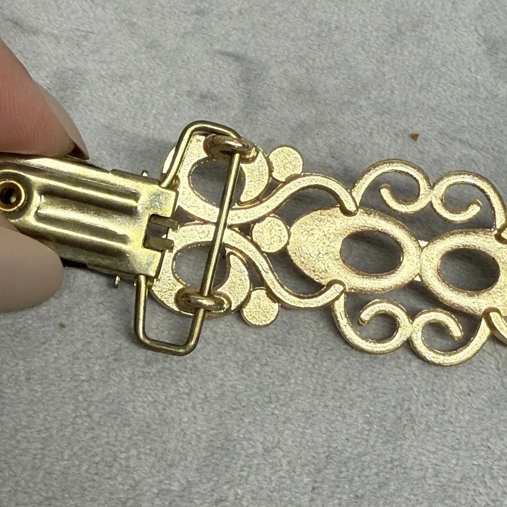 Rhinestone Sweater Clip Guard Gold Tone Filigree Costume‎ Jewelry Shawl Pin